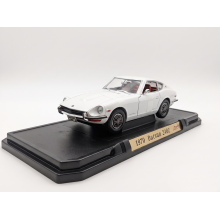 1970 Datsun 240Z (Road Signature) (1:18)
